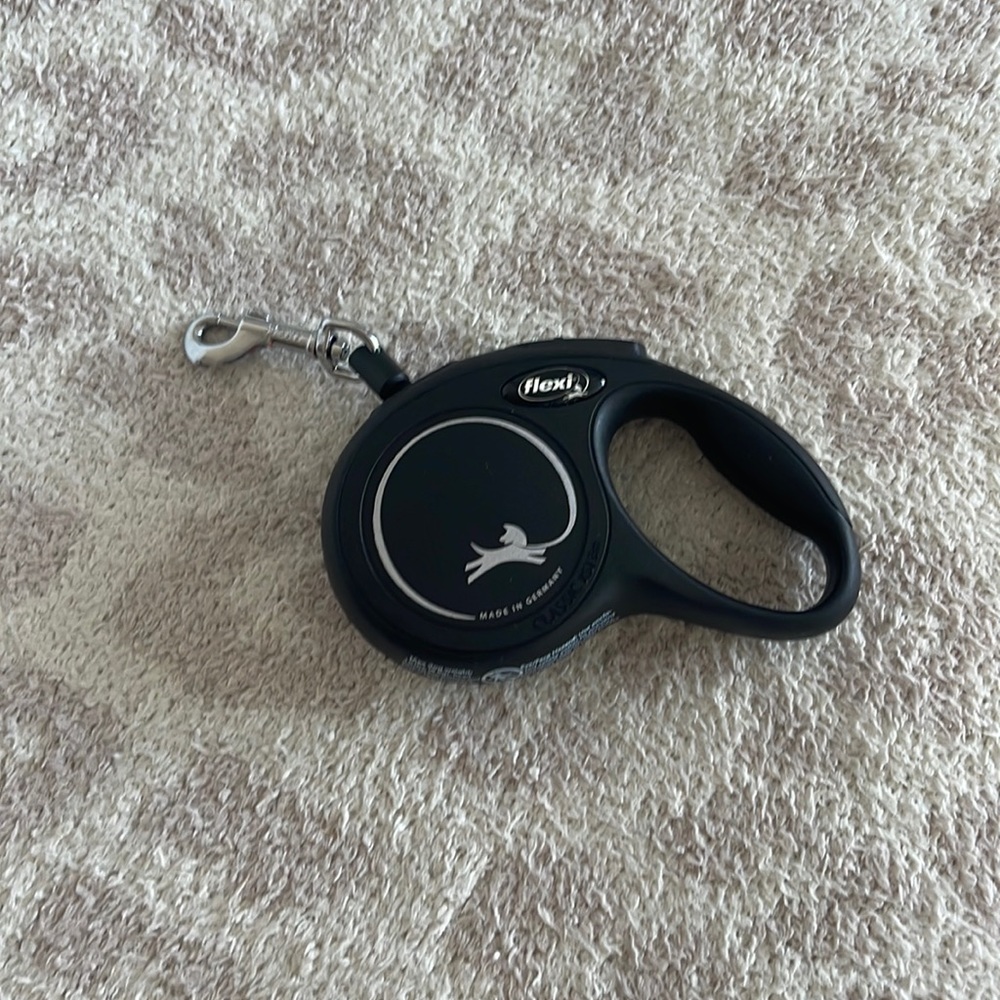 Black Retractable XS Dog Leash